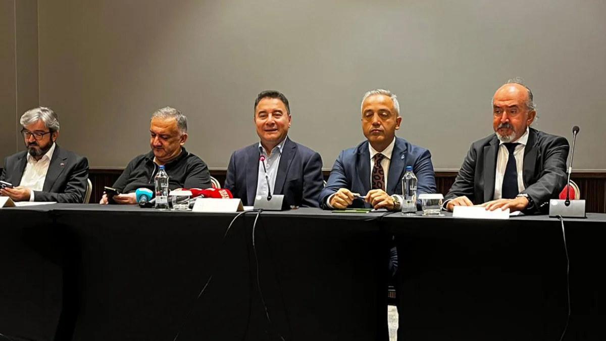 Ali Babacan’dan Trabzon’un ulaşım sorunlarına sert eleştiri