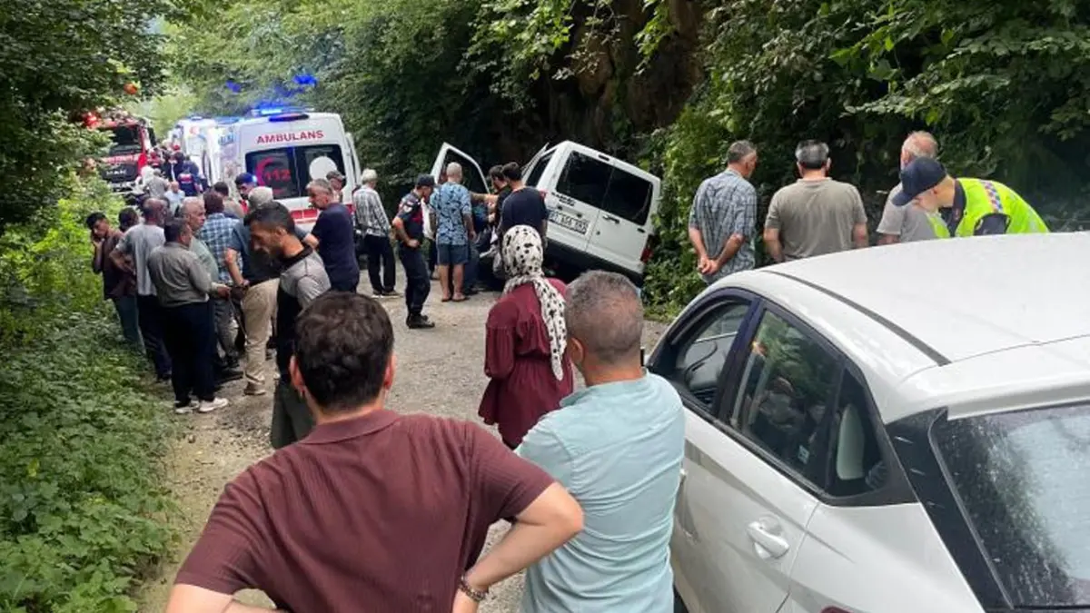 Araklı’da araç kanala savruldu: 5 kişi yaralandı