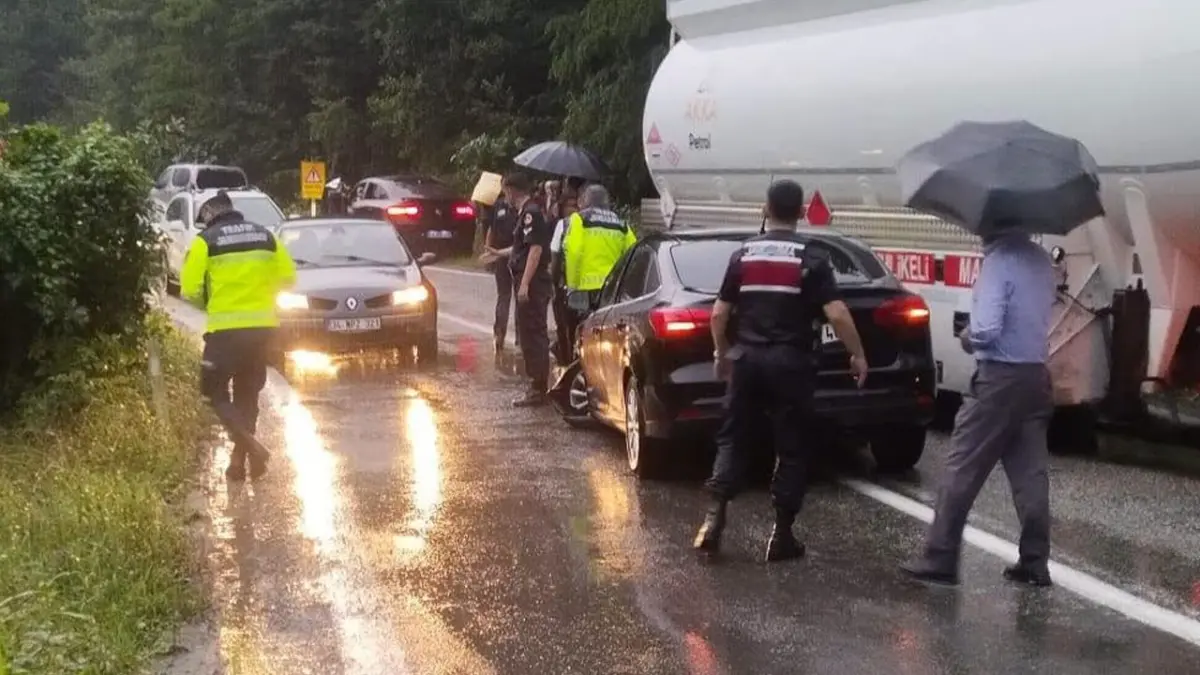 Araklı’da feci kaza! 4 araç birbirine girdi