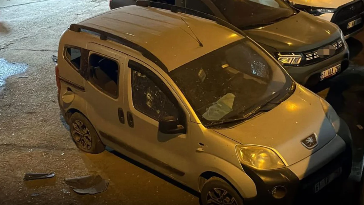 Arsin’de emniyet bahçesine hava aracı düştü: İşte düşen cismin görüntüleri