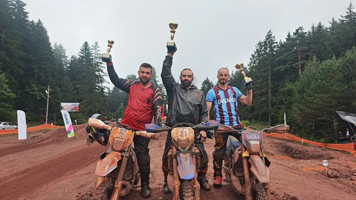 Artvin’de motosiklet festivali yağmur altında nefes kesti