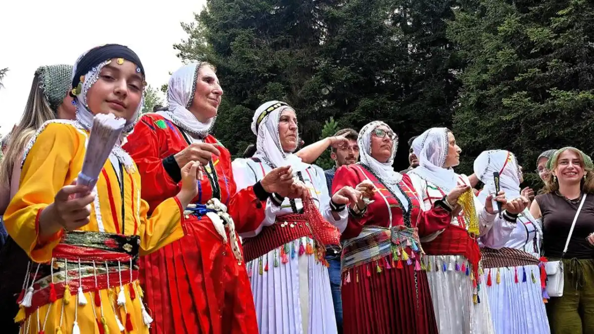 Artvin'de Satave Gevrek Festivali'ne yoğun ilgi! Horonlar yaylayı şenlendirdi