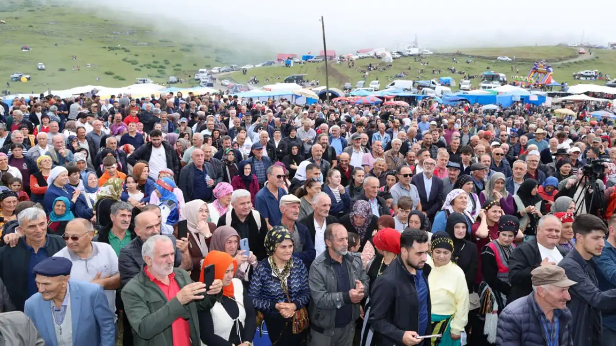 Başkan Genç, Honefter Yayla Şenliği’nde vatandaşlarla buluştu