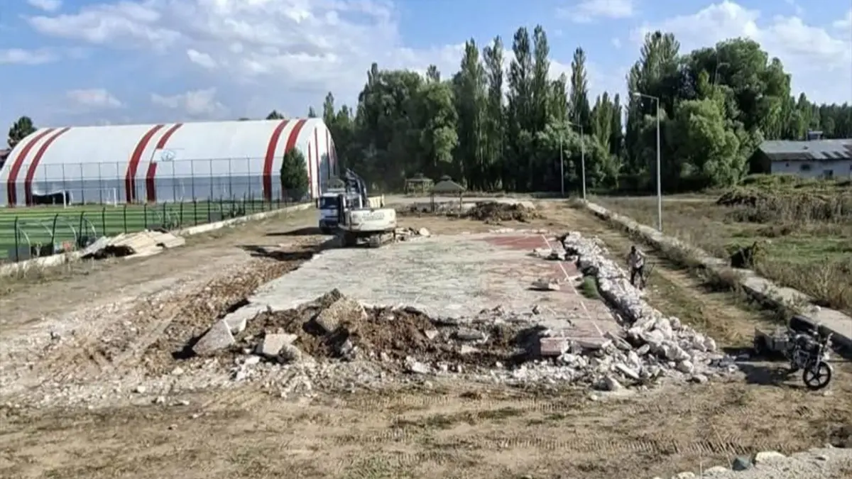 Bayburt Arpalı’da spor tesisleri baştan aşağı yenileniyor