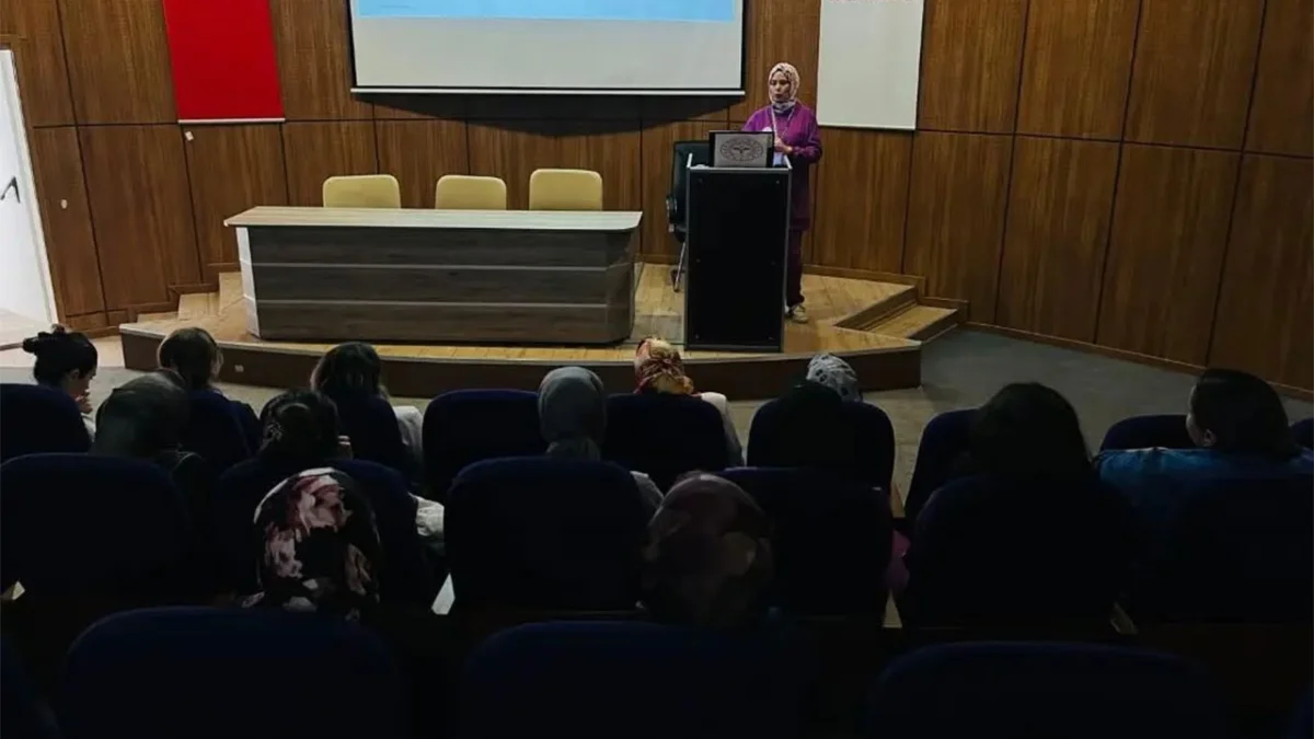Bayburt Devlet Hastanesi’nde anne sütü eğitimi düzenlendi