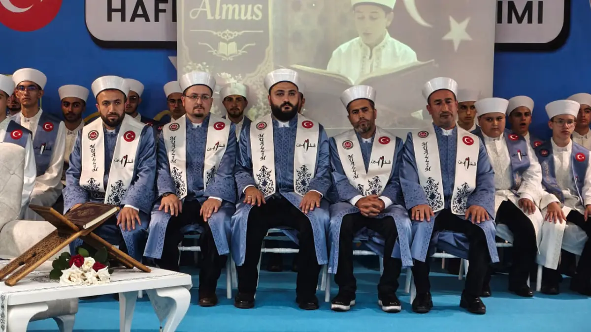 Bayburt Vali Yardımcısı’nın katıldığı törende 41 hafız icazet aldı