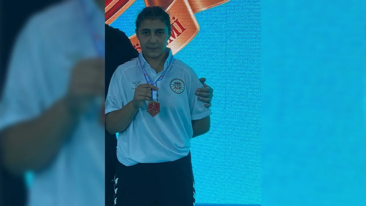 Bayburtlu genç güreşçi Türkiye şampiyonluğuna ulaştı