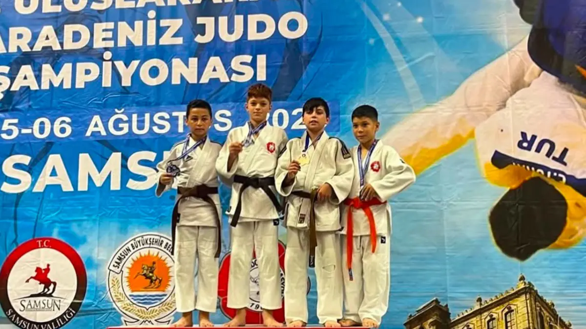Bayburtlu judocular Samsun’dan madalyalarla döndü