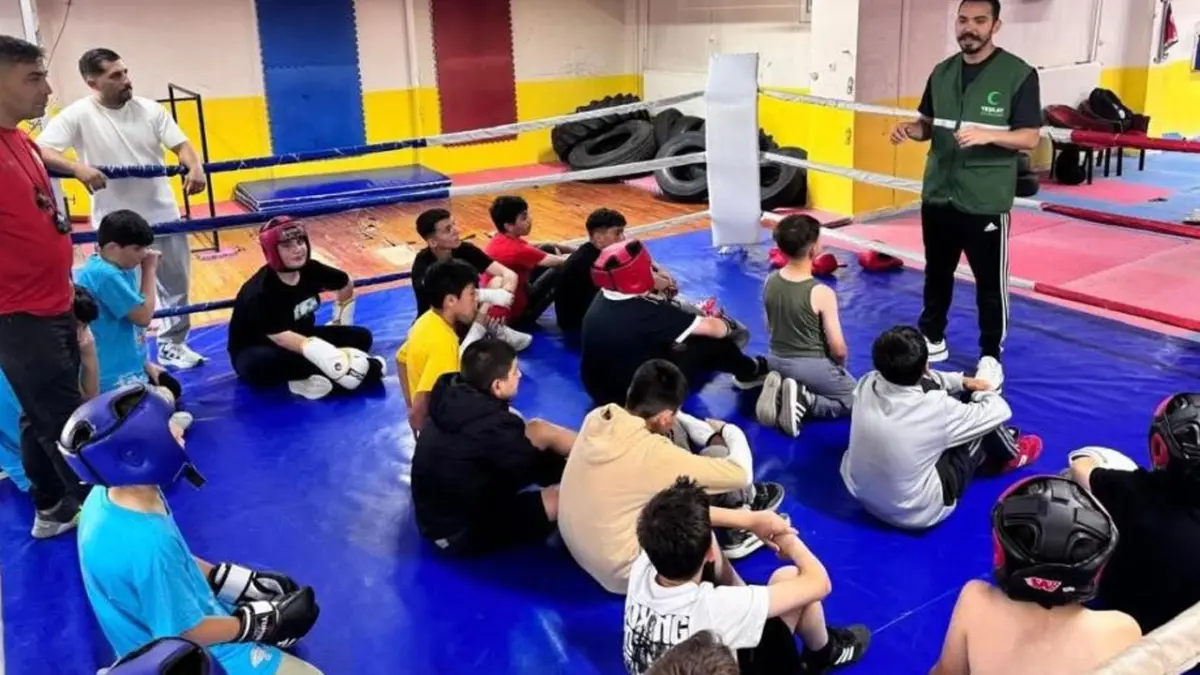 Bayburt'ta boks sporcularına bağımlılıkla mücadele eğitimi
