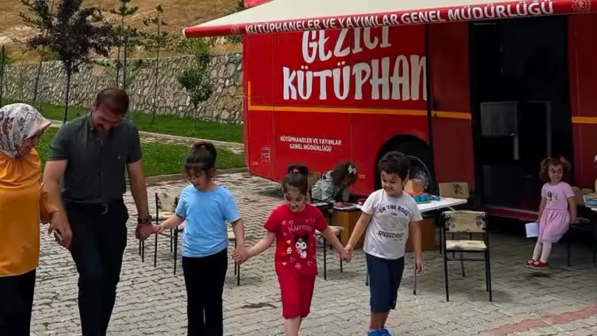 Bayburt'ta Gezici Kütüphane çocuklarla buluştu