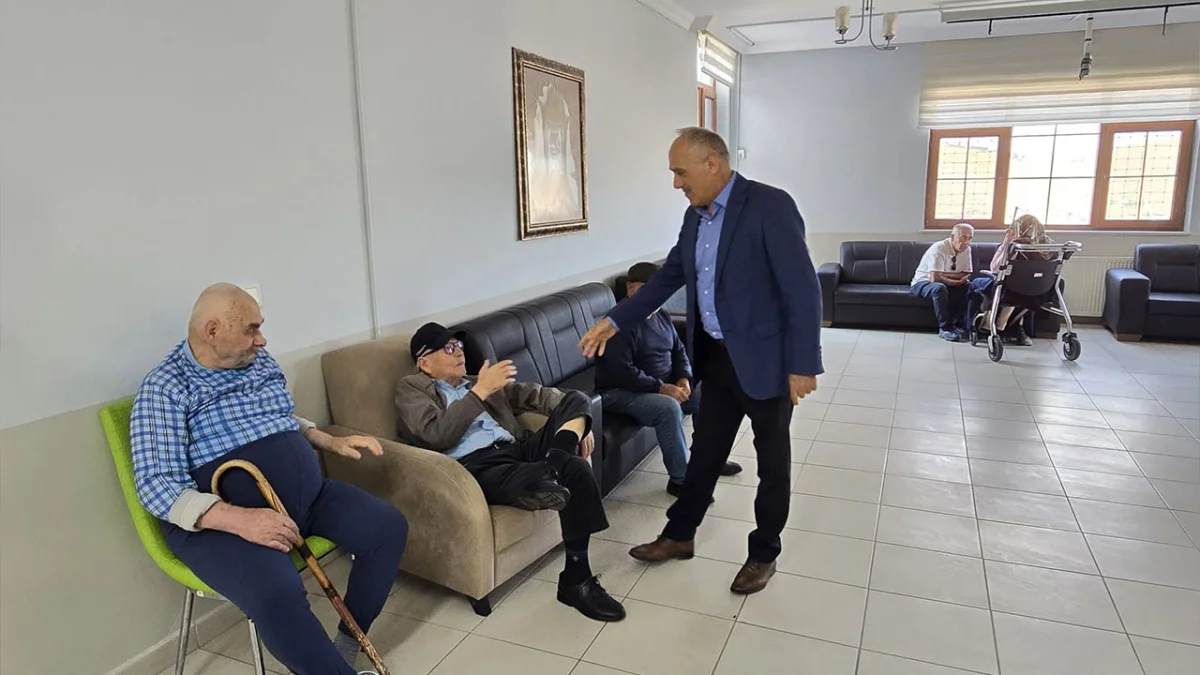 Bayburt’ta huzurevi sakinleriyle bir araya geldiler