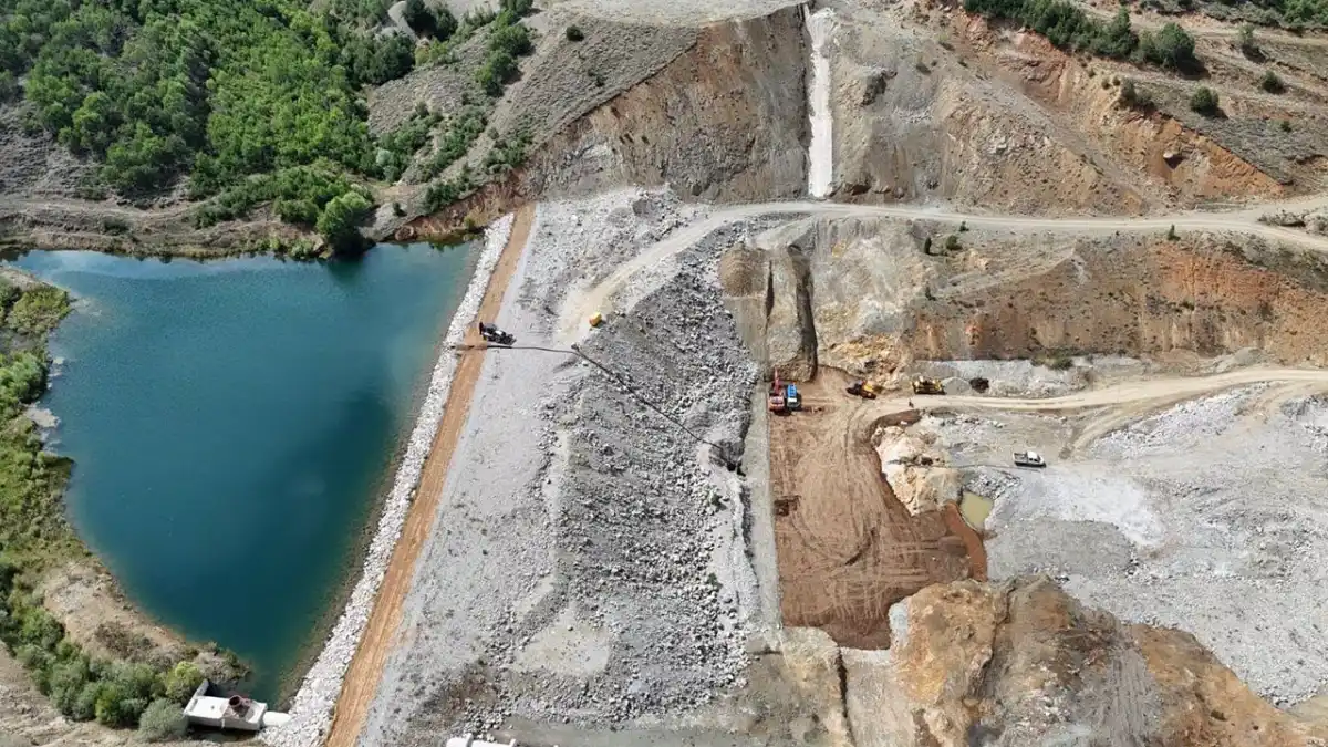 Bayburt’ta Petekli Göleti’nde çalışmalar hız kesmeden sürüyor