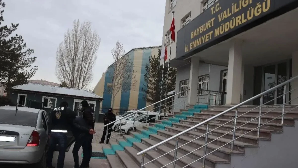 Bayburt’ta yasa dışı yollarla yurda giren 5 göçmen yakalandı