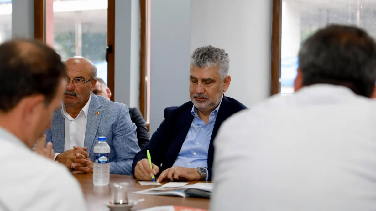 Büyükaydın Akçaabat’ta muhtarları dinledi: Talepler tek tek not alındı
