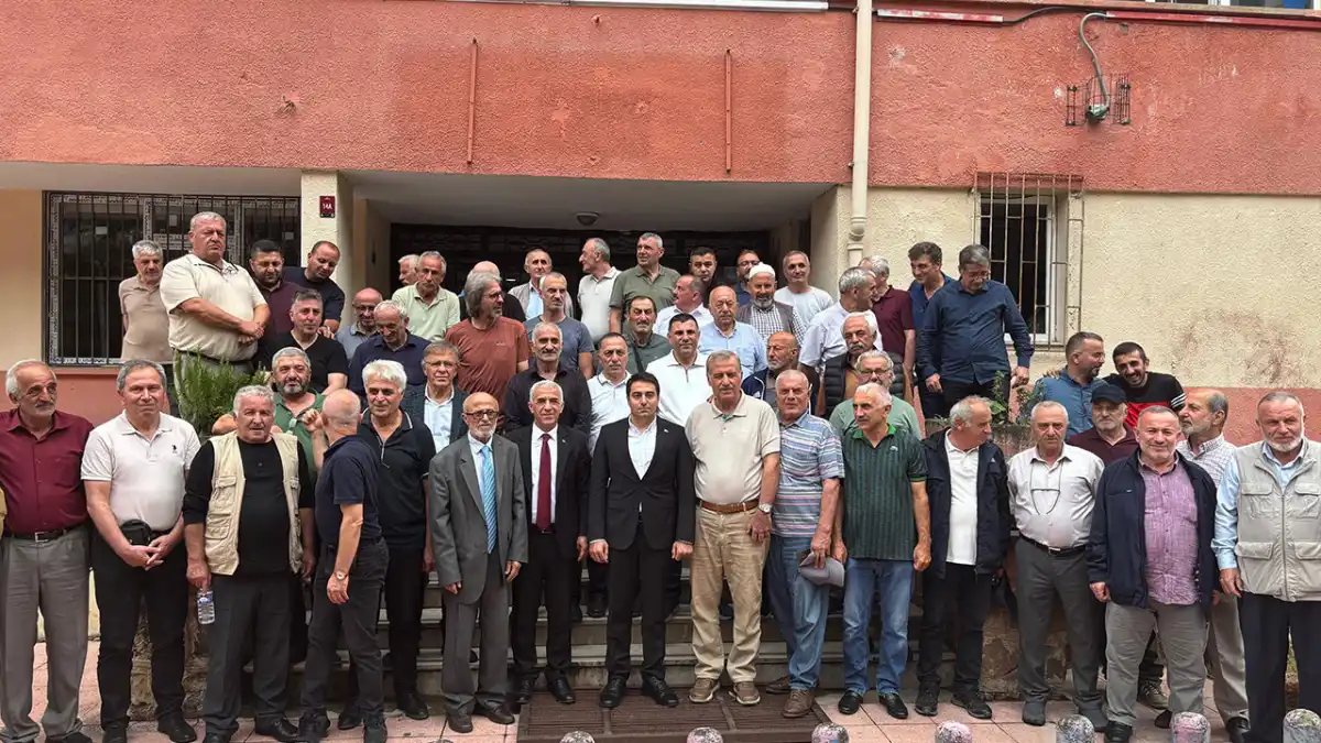 Çaykara’da mezunlar 40 yıl sonra aynı okulda buluştu