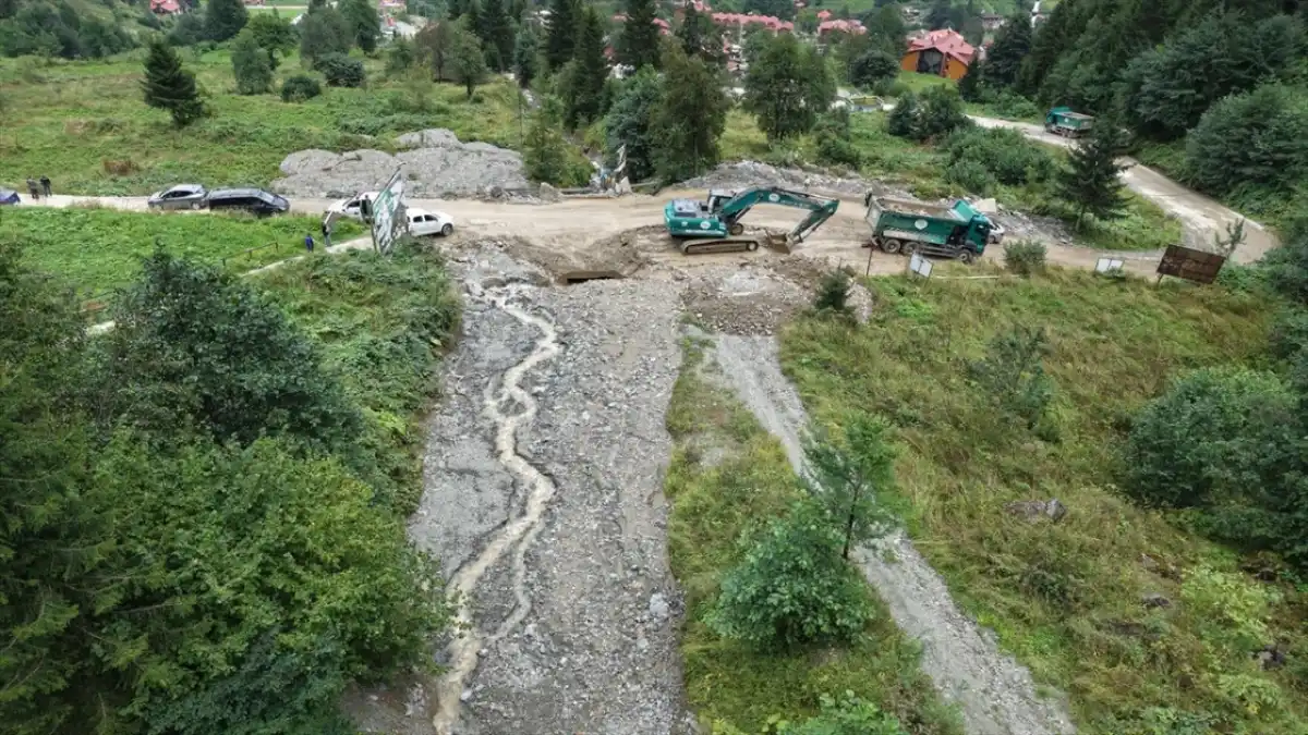 Çaykara’da sağanak sonrası taşkın! Çalışmalar sürüyor