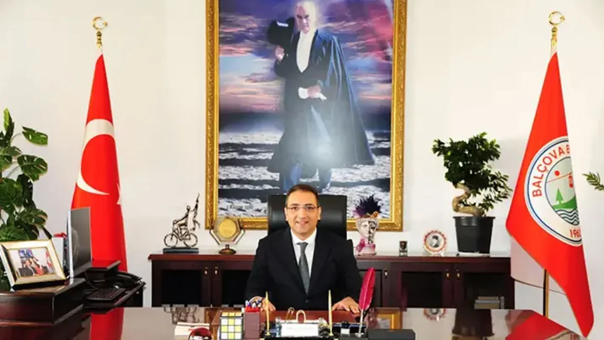 CHP'li Balçova Belediye Başkanı Onur Yiğit görevine iade edildi