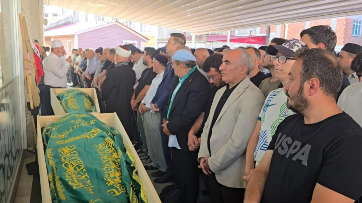 Denizde boğulan iki kardeş gözyaşlarıyla son yolculuğuna uğurlandı