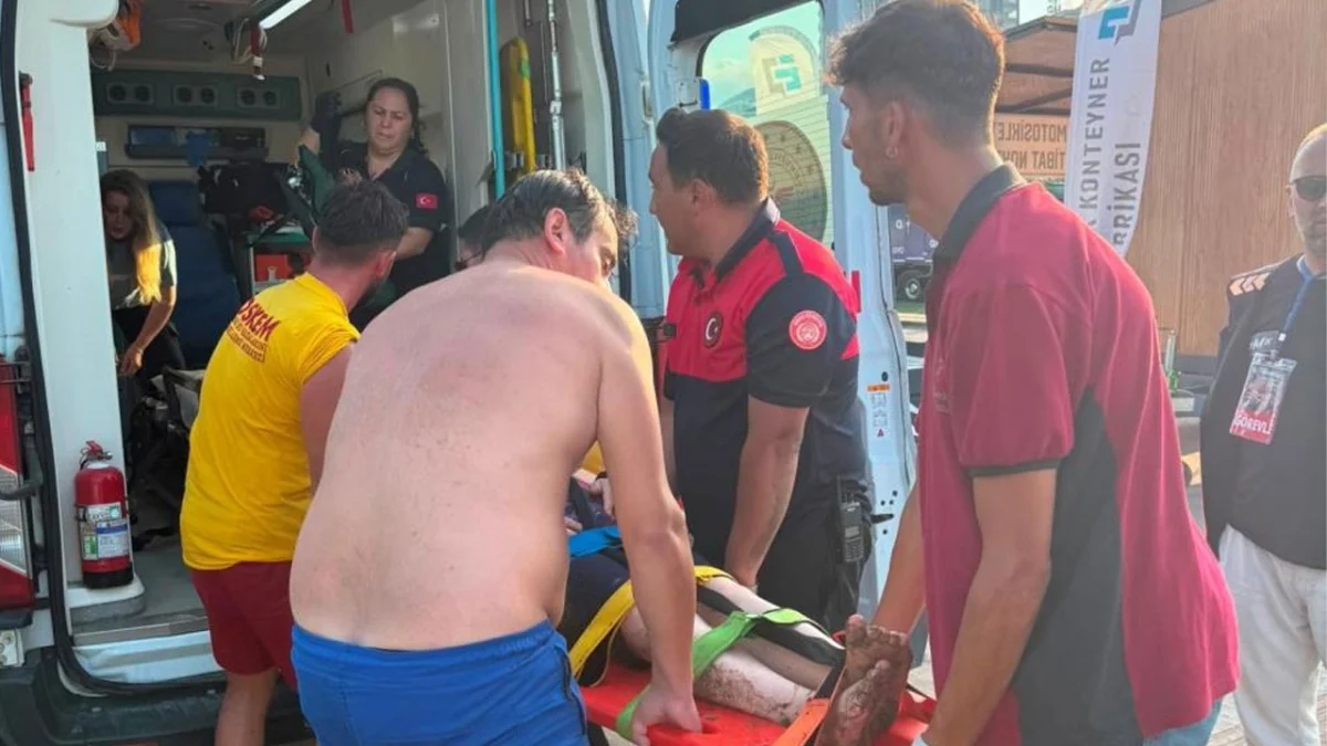 Fatsa'da yasaklı bölgede denize giren kadın boğulmaktan son anda kurtuldu