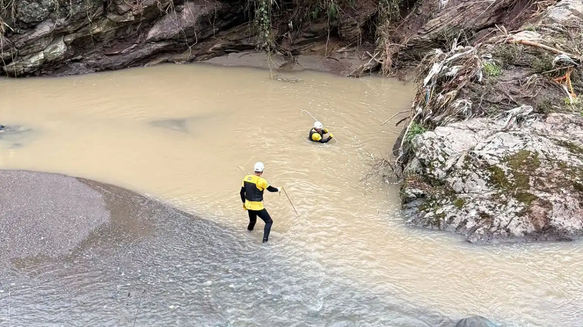 Giresun’da selde kaybolan dayı ve yeğeni 3 gündür aranıyor