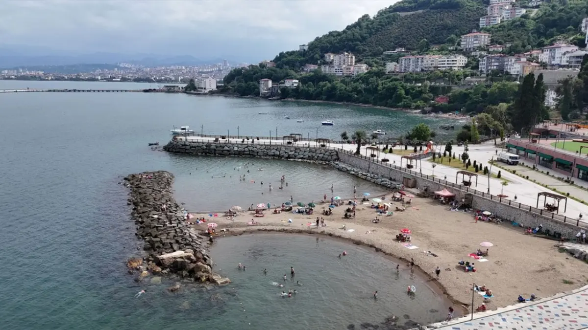 Gökdelenler yıkıldı, Ordu’da kumsal yeniden halka açıldı