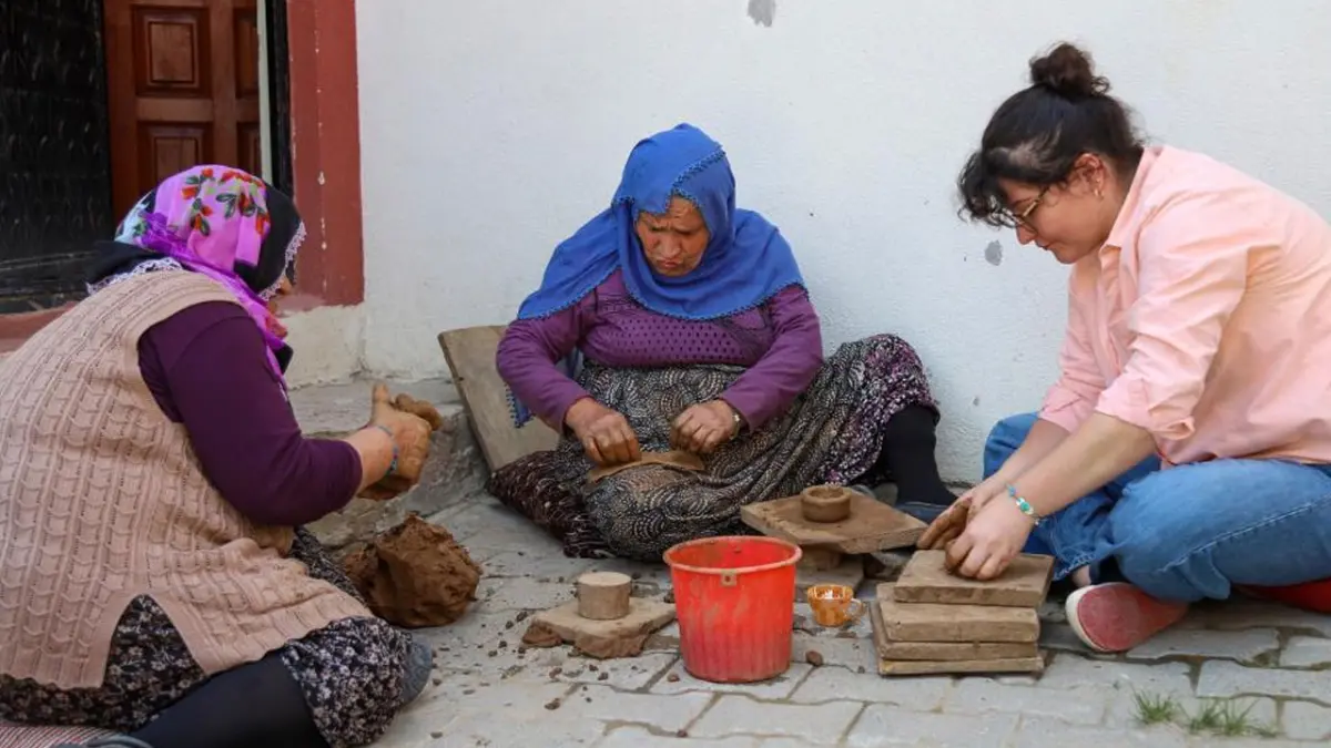 Gümüşhane'nin asırlık çamuruna hayat verdi! Unutulmaya yüz tutan sanatı yeniden canlandırıyor