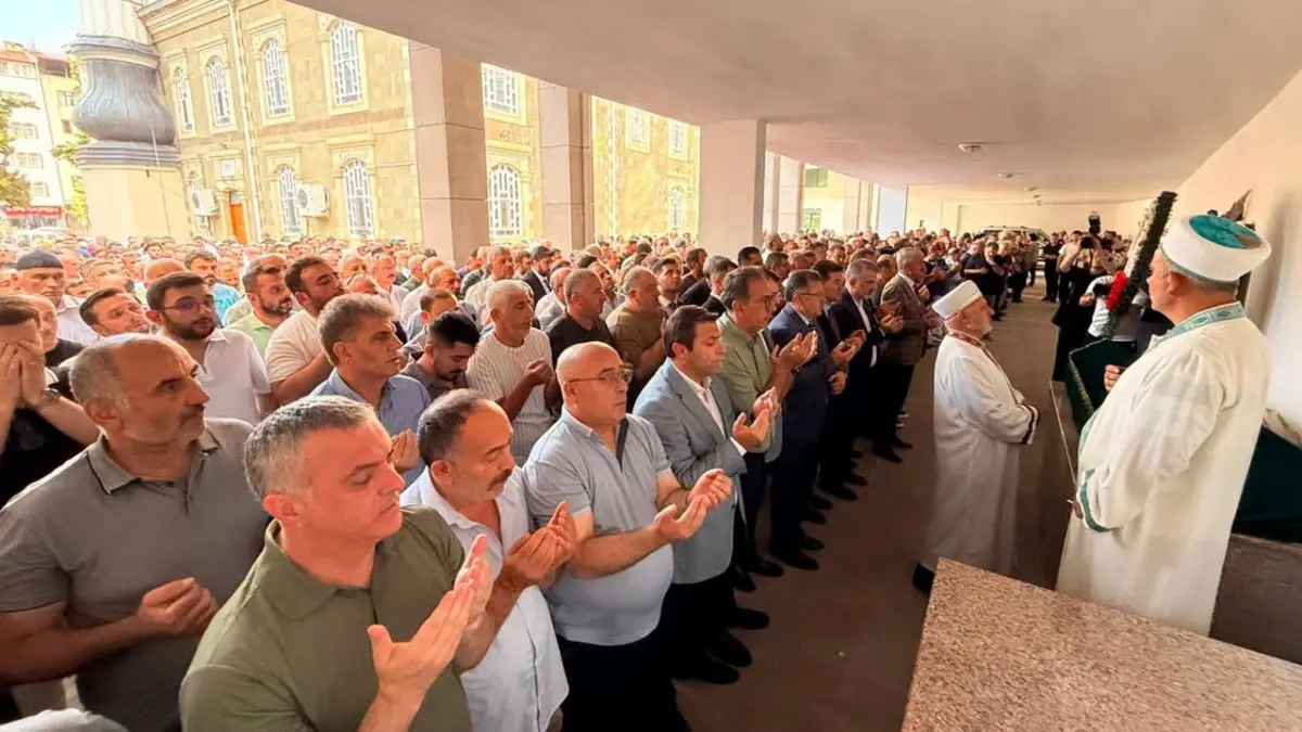 Hasan Selim'in acı günü! Ağabeyi son yolculuğuna uğurlandı