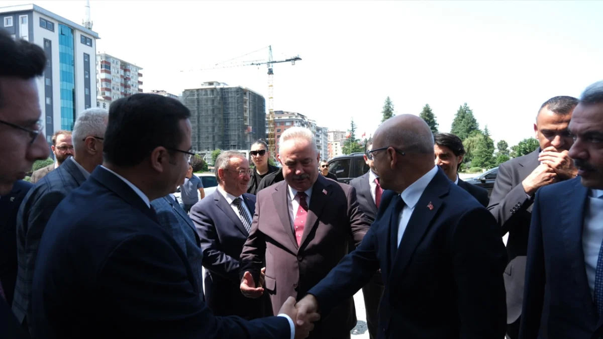 Hazine ve Maliye Bakanı Mehmet Şimşek Rize'de temaslarda bulundu