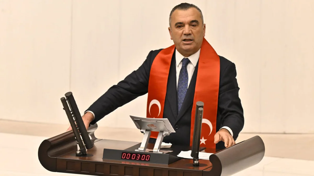 İYİ Parti Trabzon Milletvekili Yavuz Aydın’dan oylama öncesi tarihî çağrı: “Yarın adınızı tarih hangi tarafta yazacak?”