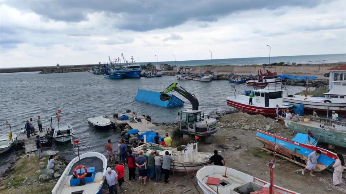 Karadeniz açıklarında gizemli konteyner alarmı! İçinden bakın ne çıktı