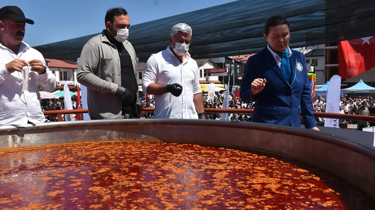 Kelkit şeker fasulyesiyle 6 bin 840 litrelik dünya rekoru