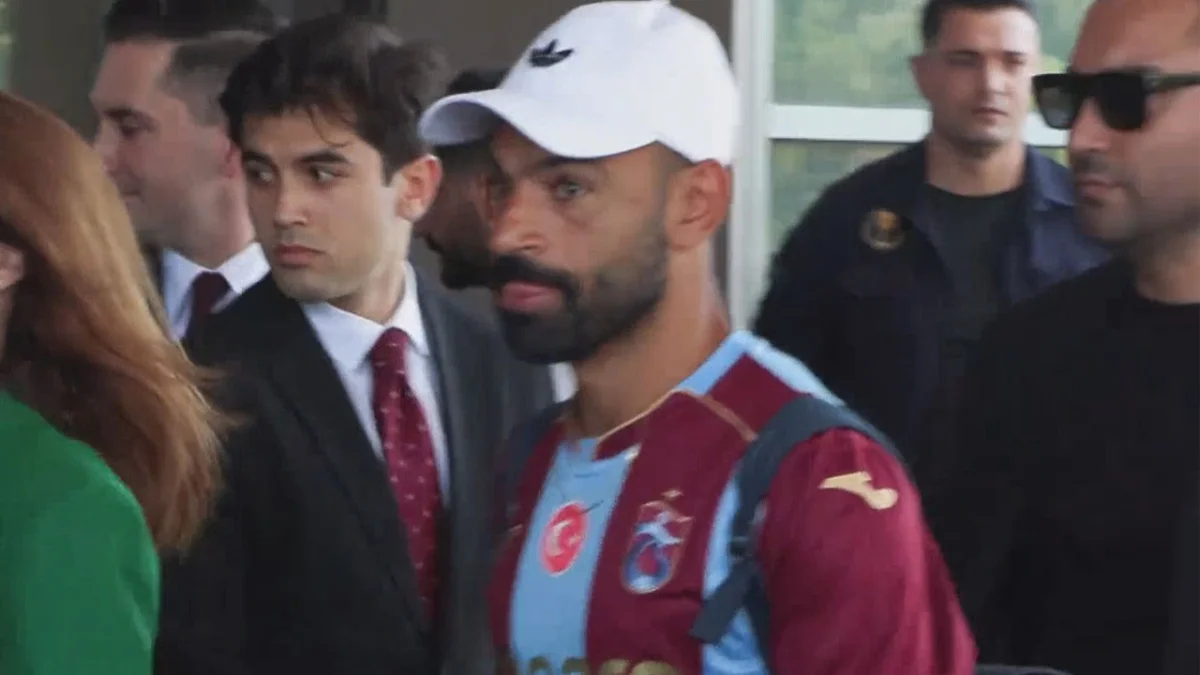 Mohamed Salah sağlık kontrolünden geçiyor! İmza için geri sayım başladı