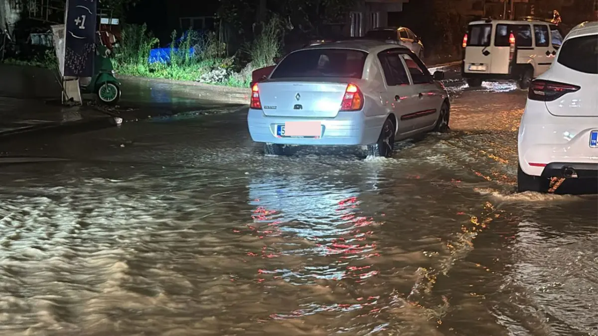 Ordu Fatsa’da sağanak yağış ulaşımı olumsuz etkiledi