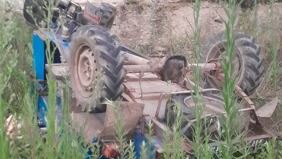Ordu’da seyir halinde kilitlenen patpat devrildi: 1 yaralı