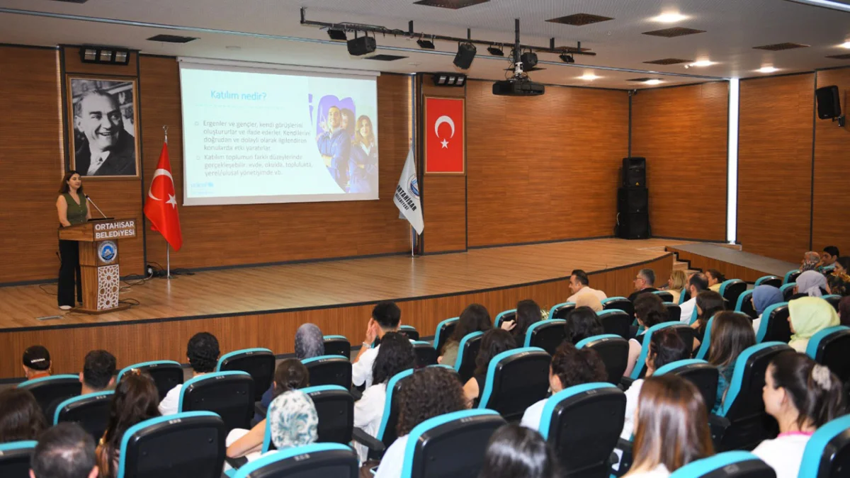 Ortahisar’da Gençlik Çalıştayı: Gençlerin karar süreçlerine katılımı masada