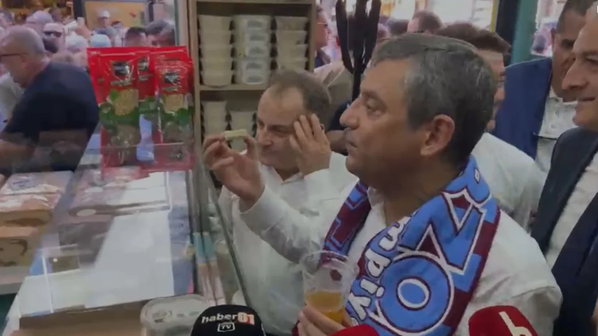 Özgür Özel Trabzonspor atkısıyla helva tattı: “Kadim lezzet”