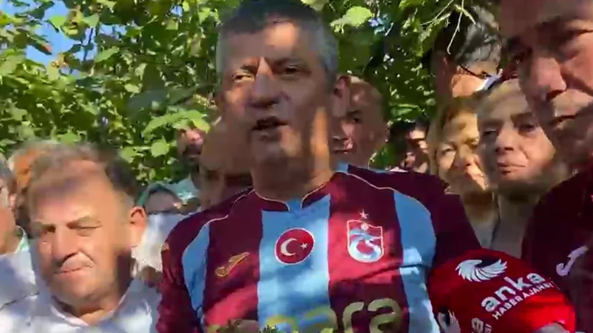 Özgür Özel’den Trabzon ve Trabzonspor mesajı! “Bu sevginin karşısında saygıyla eğiliyoruz”