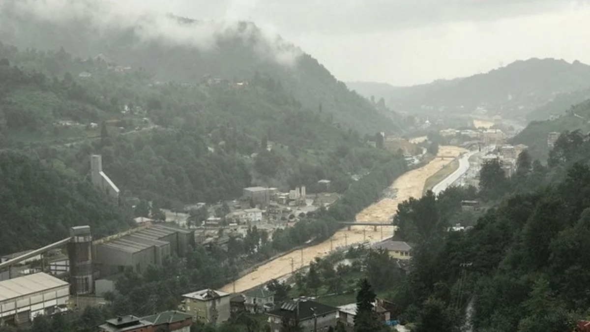Rize için hafta sonu uyarısı: Kuvvetli sağanak bekleniyor