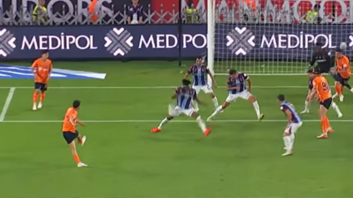 TFF Trabzonspor Başakşehir maçının tartışmalı VAR kayıtlarını kamuoyuyla paylaştı!