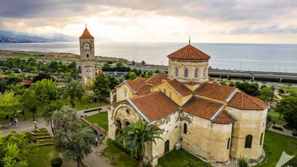 Trabzon Ayasofya'da açık hava müzesi talebi Bakan Ersoy'a sunuldu