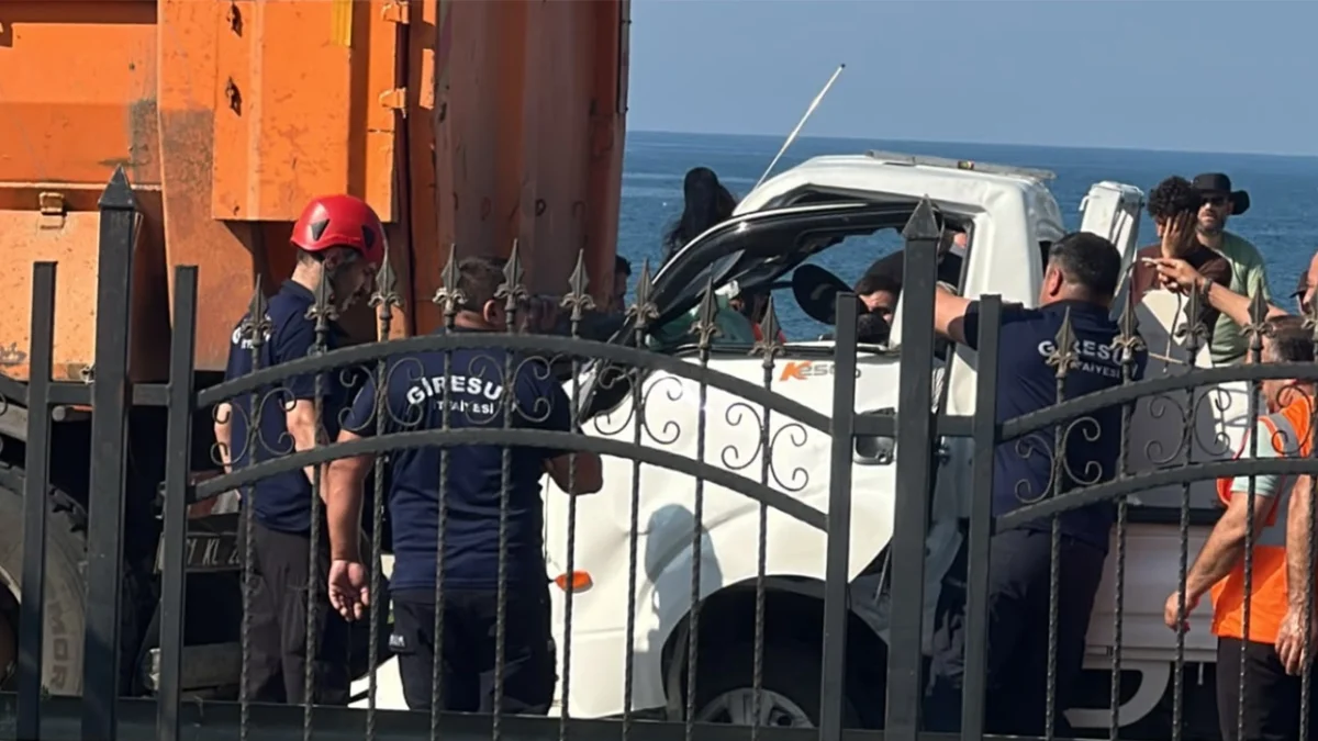 Trabzon plakalı Karayolları kamyonunun karıştığı kazadan acı haber! 15 yaşındaki çocuk yaşamını yitirdi