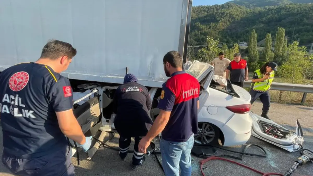 Trabzon plakalı tıra arkadan çarptı! Hayatını kaybetti