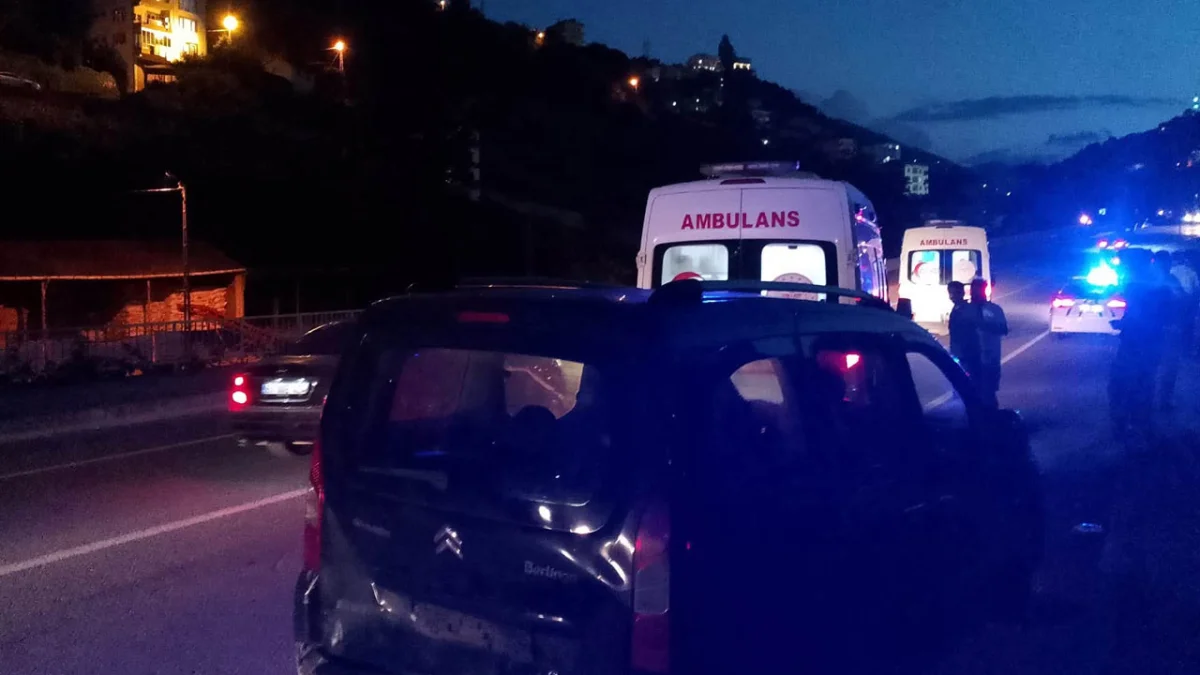 Trabzon’da 3 aracın karıştığı kaza! 2 kişi yaralandı
