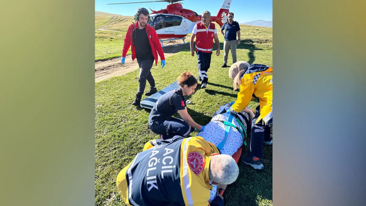 Trabzon’da 78 yaşındaki kadın helikopter ambulansla hastaneye ulaştırıldı