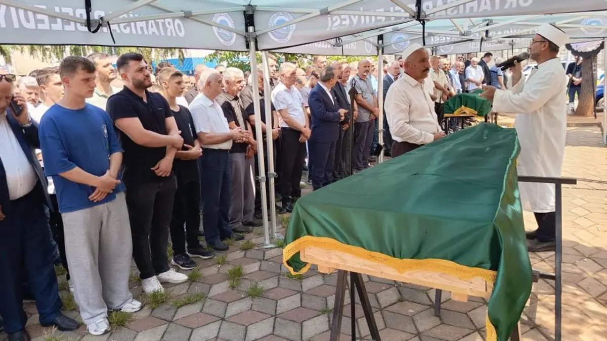 Trabzon’da acı veda: Mehmet Lermi toprağa verildi