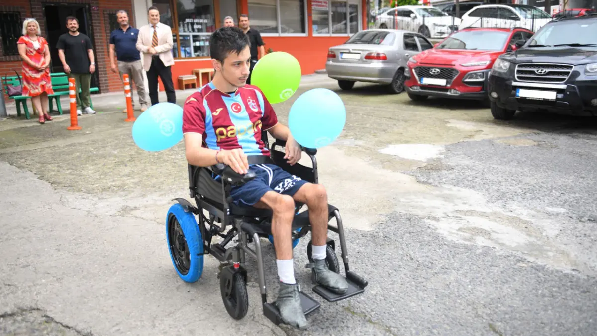 Trabzon’da Evren’in hayali gerçek oldu! Akülü aracına kavuştu