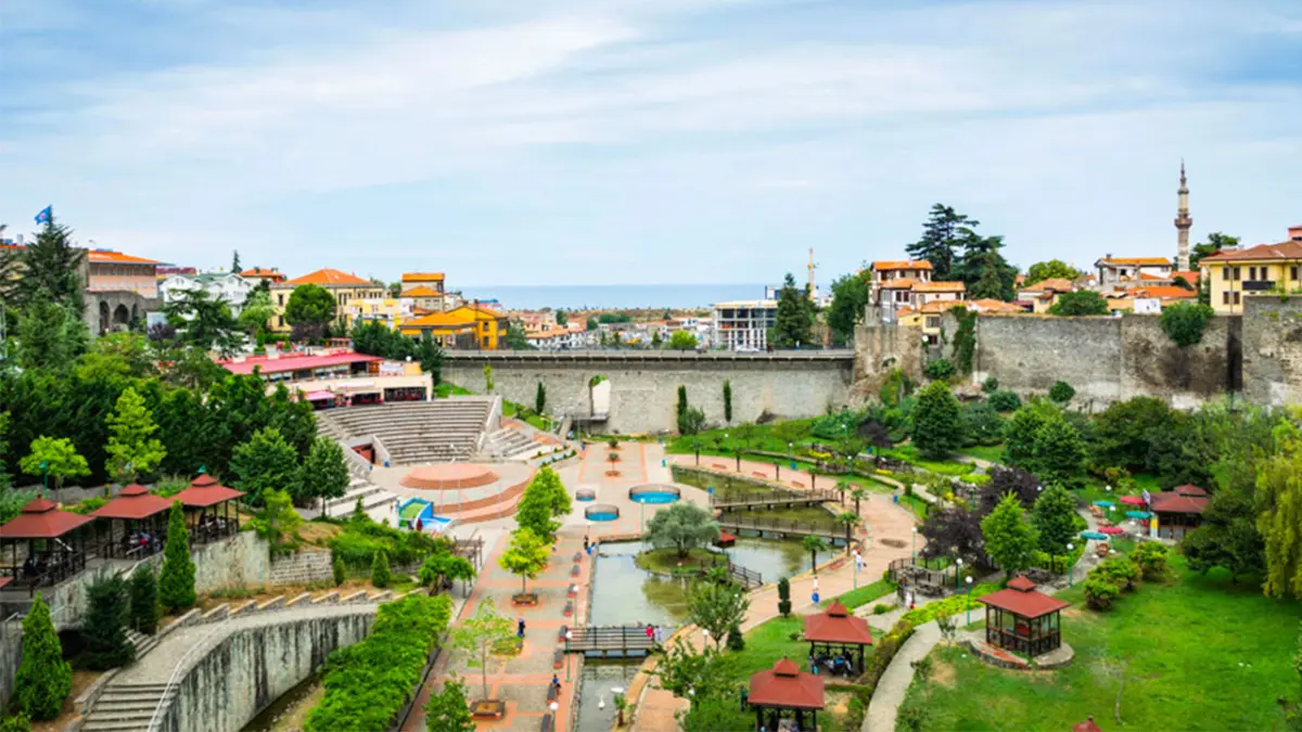 Trabzon’da hava parçalı bulutlu başlayacak, sağanak görülecek
