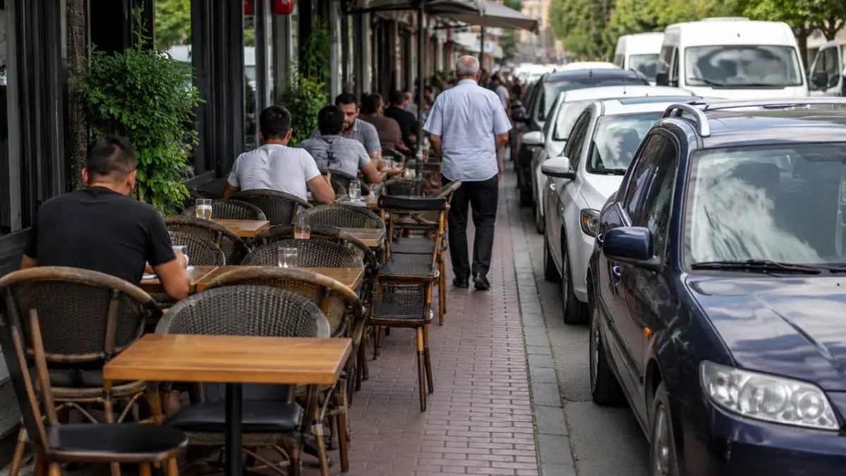 Trabzon'da kaldırımlar işgal altında: Belediyeler nerede?
