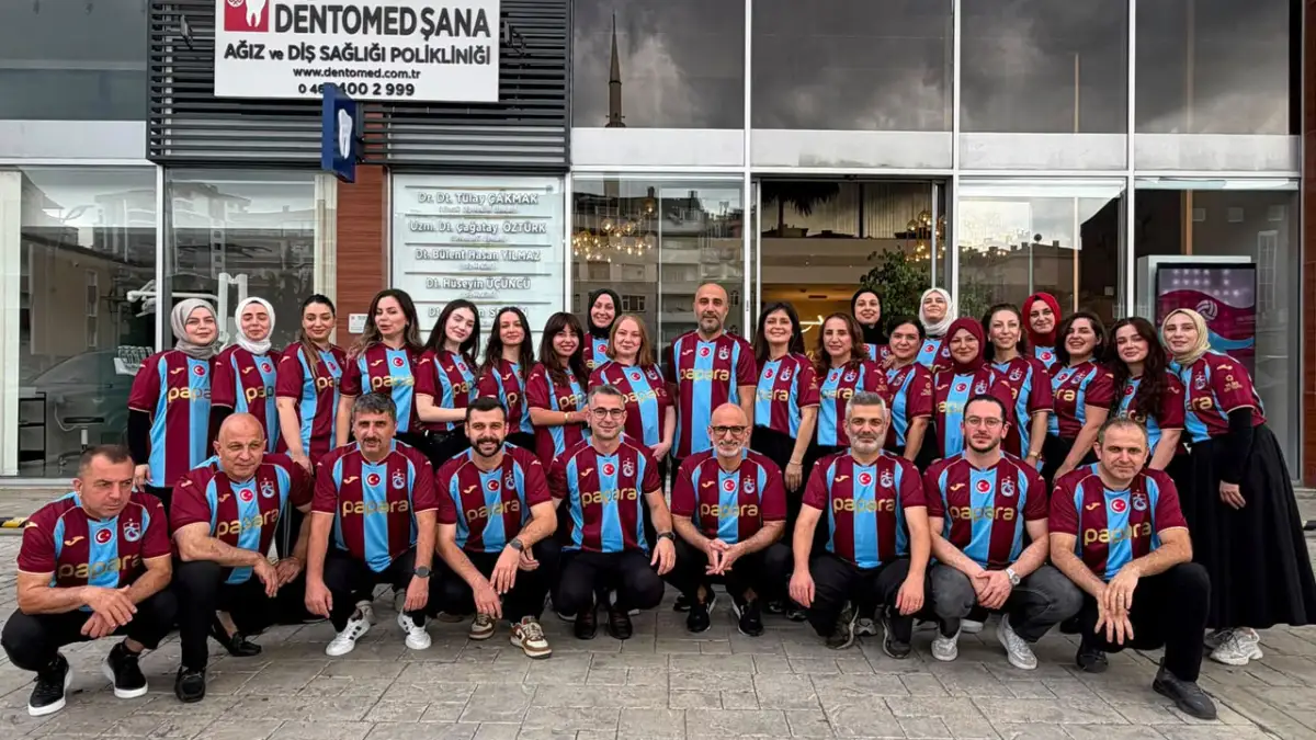 Trabzon’da örnek Trabzonspor sevgisi! 50 forma aldılar, çocuklara dağıttılar