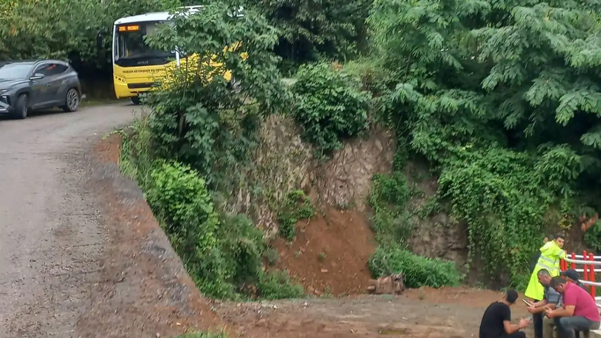 Trabzon'da otobüs güzergahındaki keskin viraj tehlike saçıyor